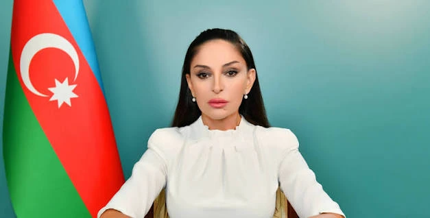 Özbəkistanın birinci xanımı Mehriban Əliyevanı təbrik edib