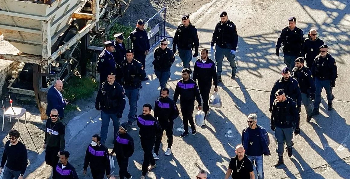 "Qanunsuz miqrantlarla bağlı üç əsas ssenari var" - Deputat