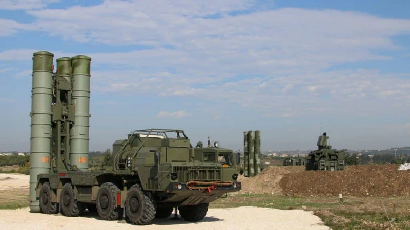 Rusiya ordusunun S-400 komanda-qərargah məntəqəsi və silah anbarları məhv edildi