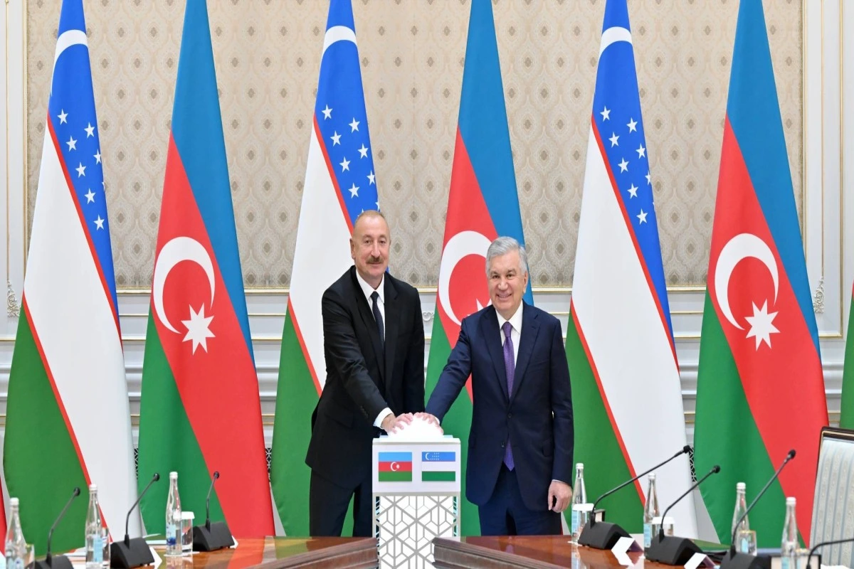 İlham Əliyev və Şavkat Mirziyoyev Azərbaycanın Özbəkistanda həyata keçirdiyi layihələrin açılış və təməlqoyma mərasimində iştirak ediblər