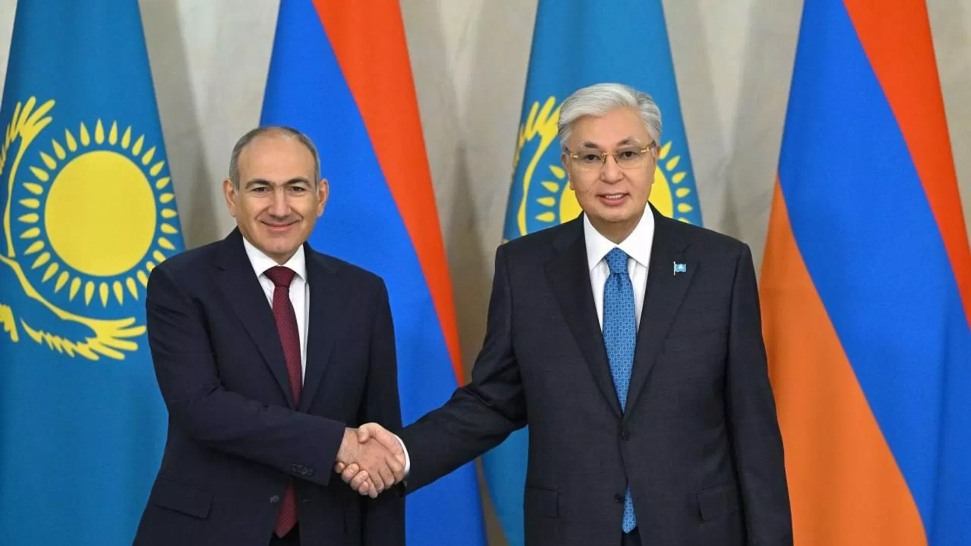 Tokayev Paşinyanı yenidən baş nazir təyin olunması münasibətilə təbrik etdi