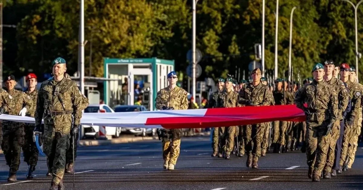Polşada ölkə tarixinin ən böyük hərbi paradı keçirilib