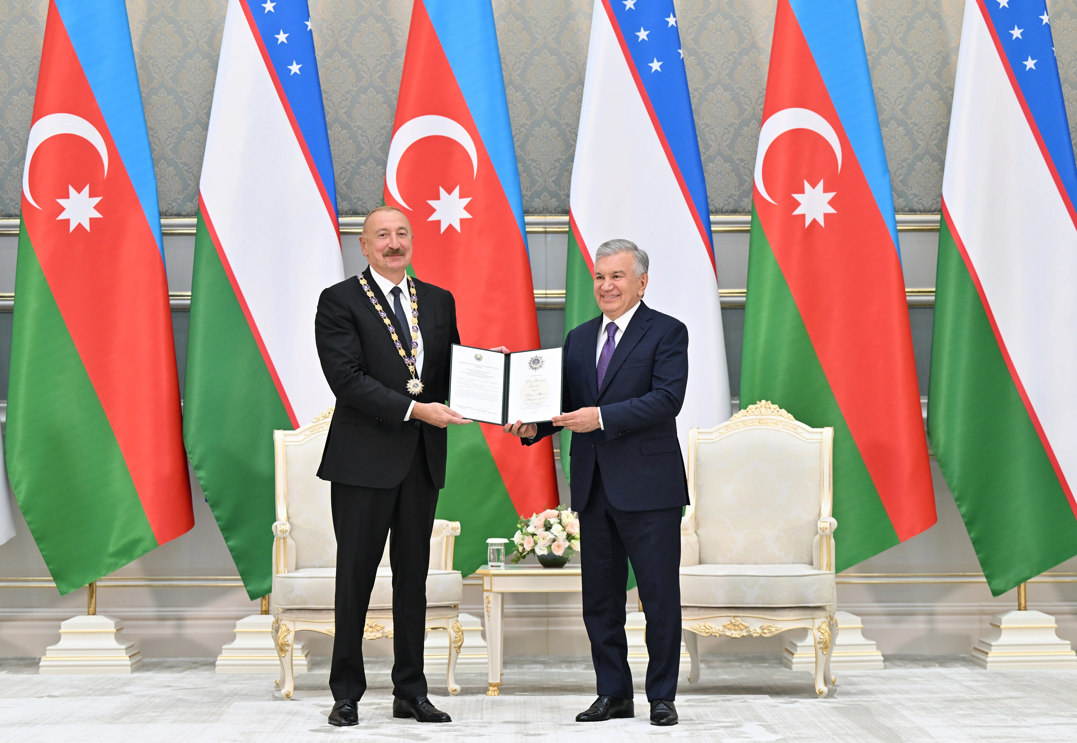 Daşkənddə Azərbaycan və Özbəkistan prezidentlərinin təltifolunma mərasimi keçirilib