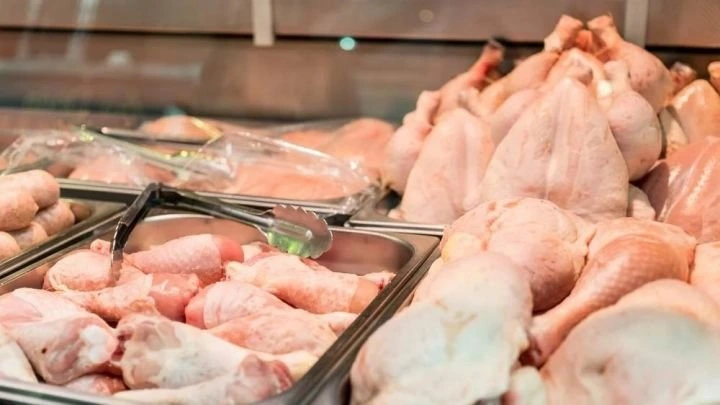 Marketlərdə toyuq əti azalır - EKSPERT açıqladı: “Bu, müvəqqəti haldır”