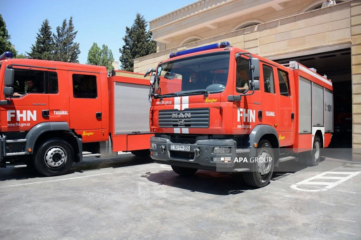 Kürdəxanıda yol kənarında tikinti materialları yanıb - YENİLƏNİB