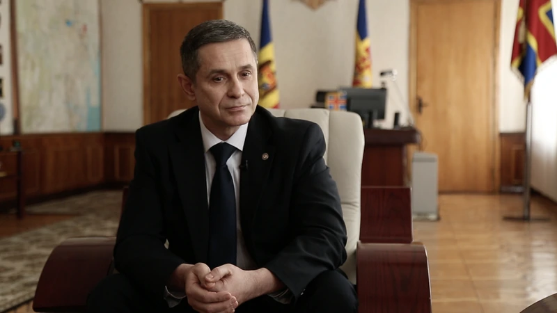Moldova müdafiə naziri jurnalistlə rus dilində danışmaqdan imtina edib