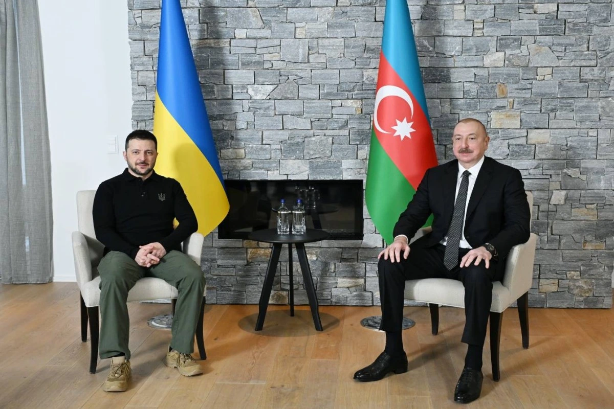 Prezident İlham Əliyev Zelenskini təbrik edib