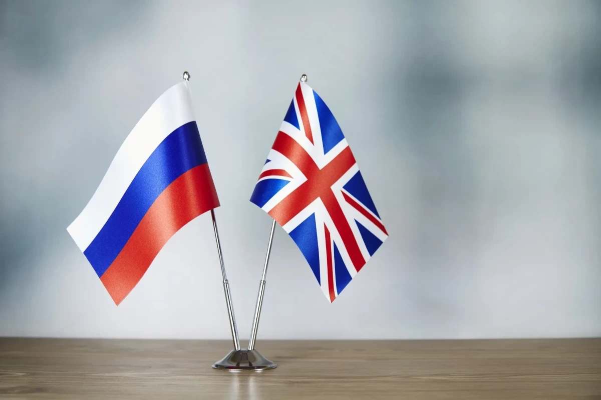 KİV: Britaniya Rusiya ilə yüksək səviyyədə hərbi əlaqələri bərpa etmək istəyir