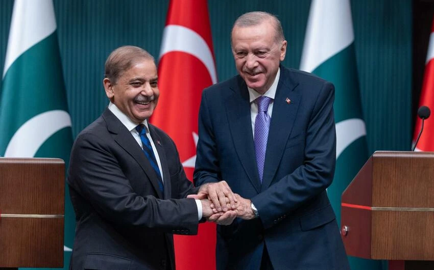Şahbaz Şərif Ərdoğana: Yanımızda polad divar kimi dayanıb