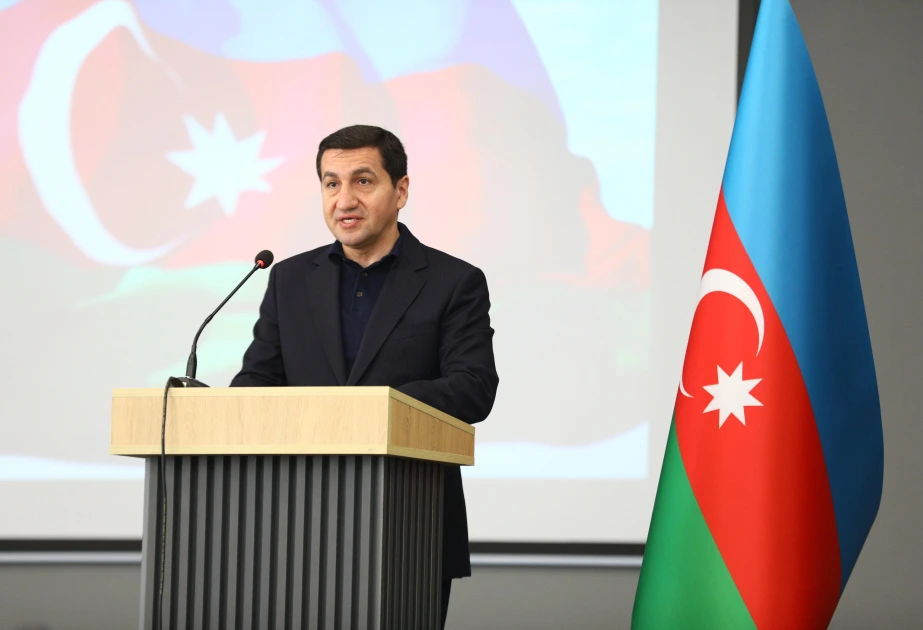 Hikmət Hacıyev: Ana dilimizi qorumaq hər birimizin məsuliyyətidir