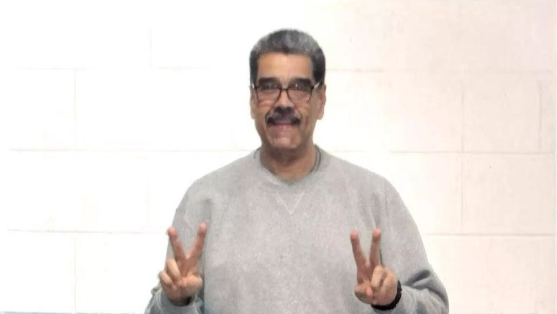 “Sevgi və ümid hədiyyəsi”: Maduro həbsxanadan nəvələrinə fotolarını göndərib