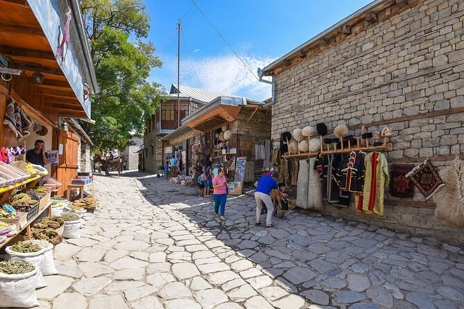 Qədim Lahıcın fəryadı: Yerli sakin uduzur, vasitəçilər qazanır