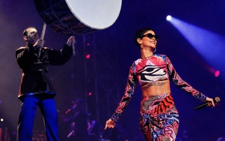 Xalq artisti Rihanna ilə 14 il əvvəlki fotolarını yayımladı