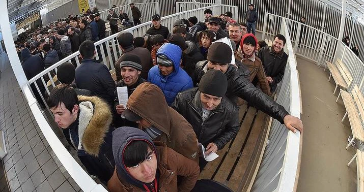 Putin əcnəbilərin deportasiyasının əsaslarını genişləndirən qanun imzaladı