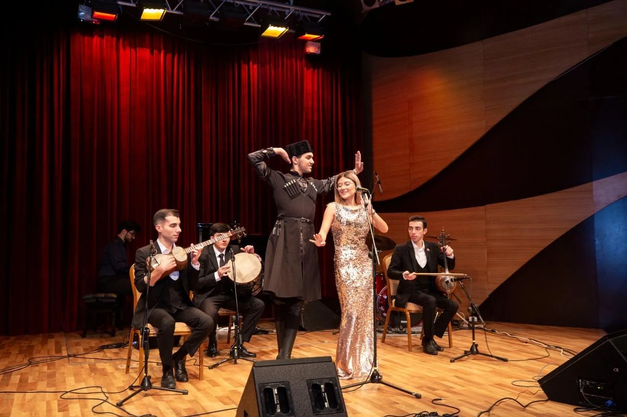 Azərbaycan gənclərinin növbəti səhnə işi -FOTO