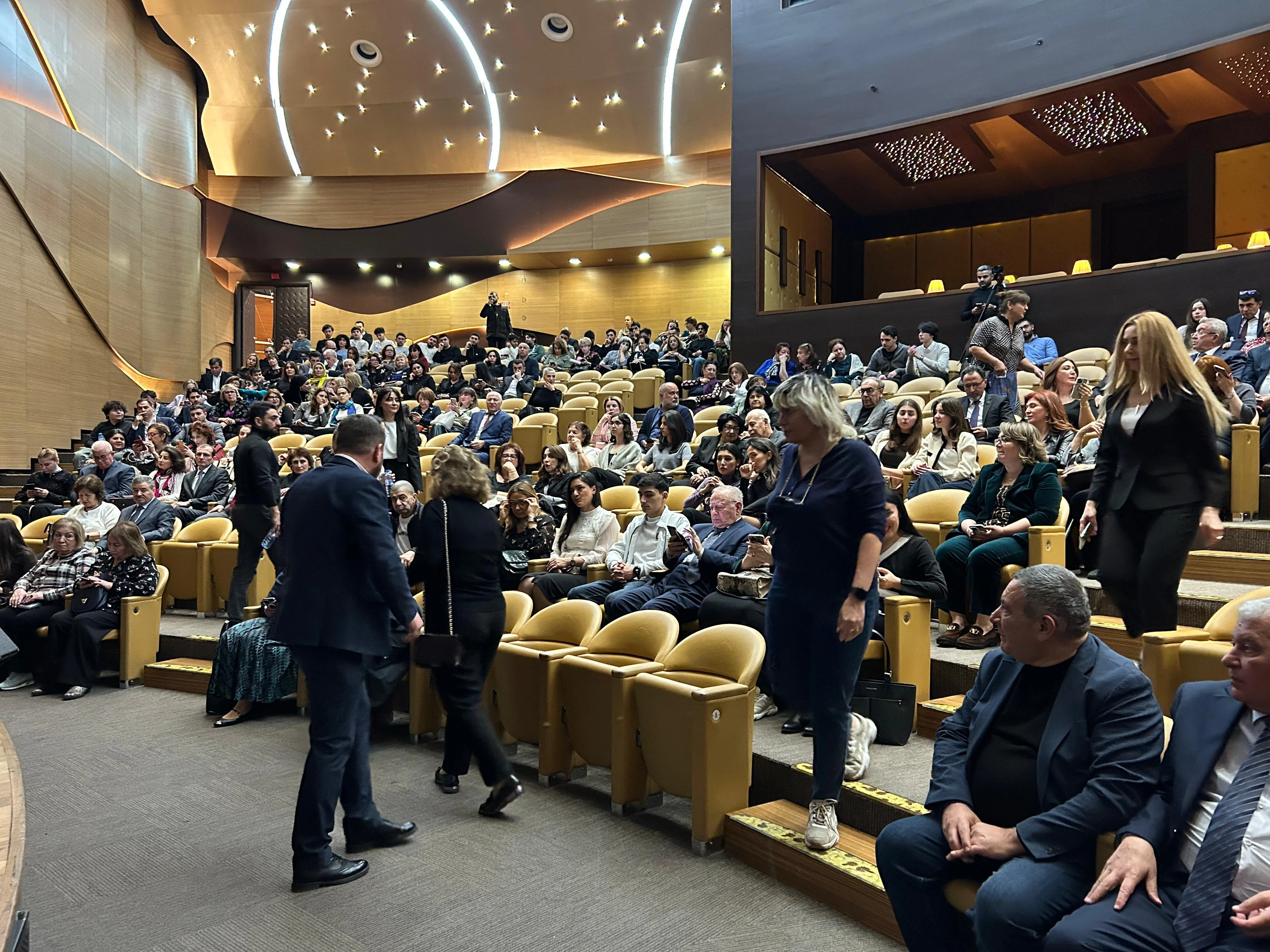 "Huma quşu" fondu  xeyriyyə gecəsi keçirdi - FOTOLAR