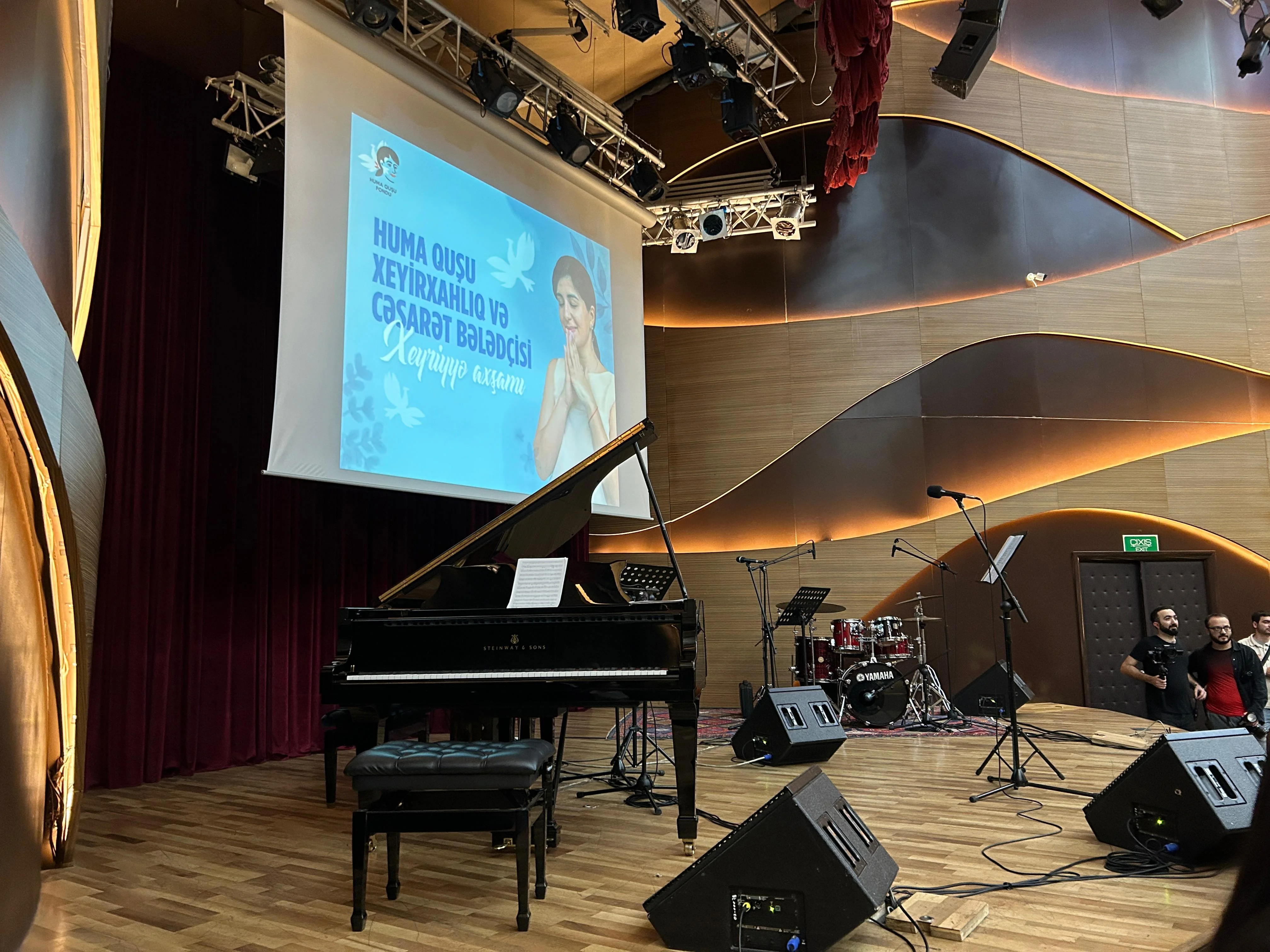 "Huma quşu" fondu  xeyriyyə gecəsi keçirdi - FOTOLAR