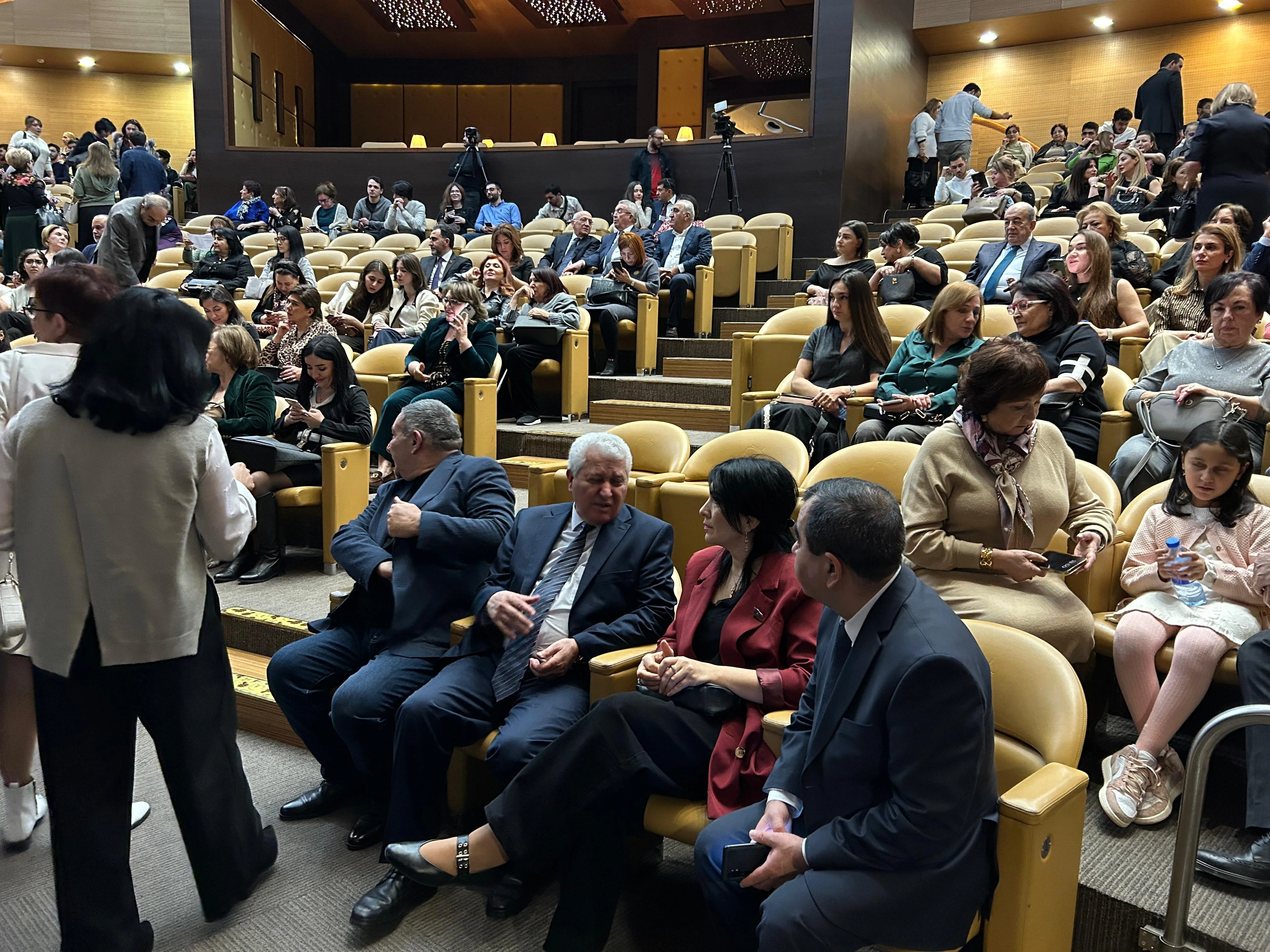 "Huma quşu" fondu  xeyriyyə gecəsi keçirdi - FOTOLAR