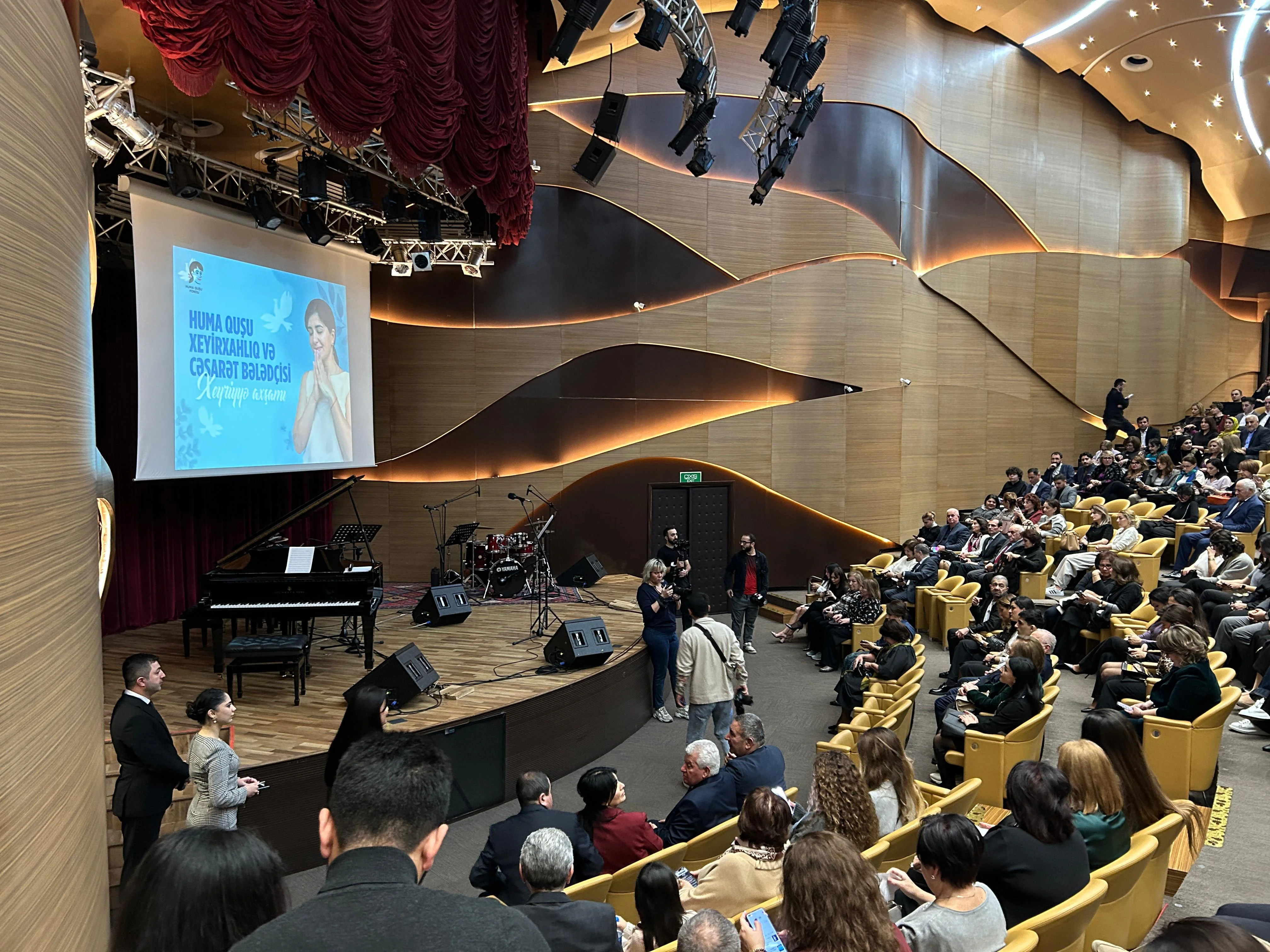 "Huma quşu" fondu  xeyriyyə gecəsi keçirdi - FOTOLAR