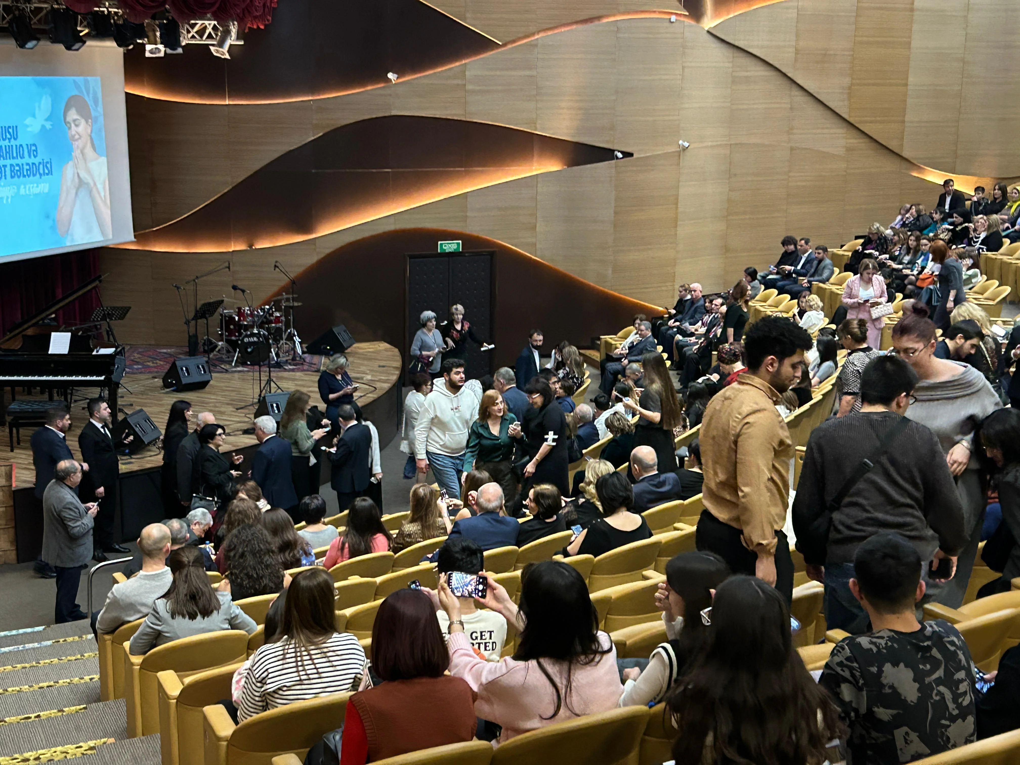 "Huma quşu" fondu  xeyriyyə gecəsi keçirdi - FOTOLAR