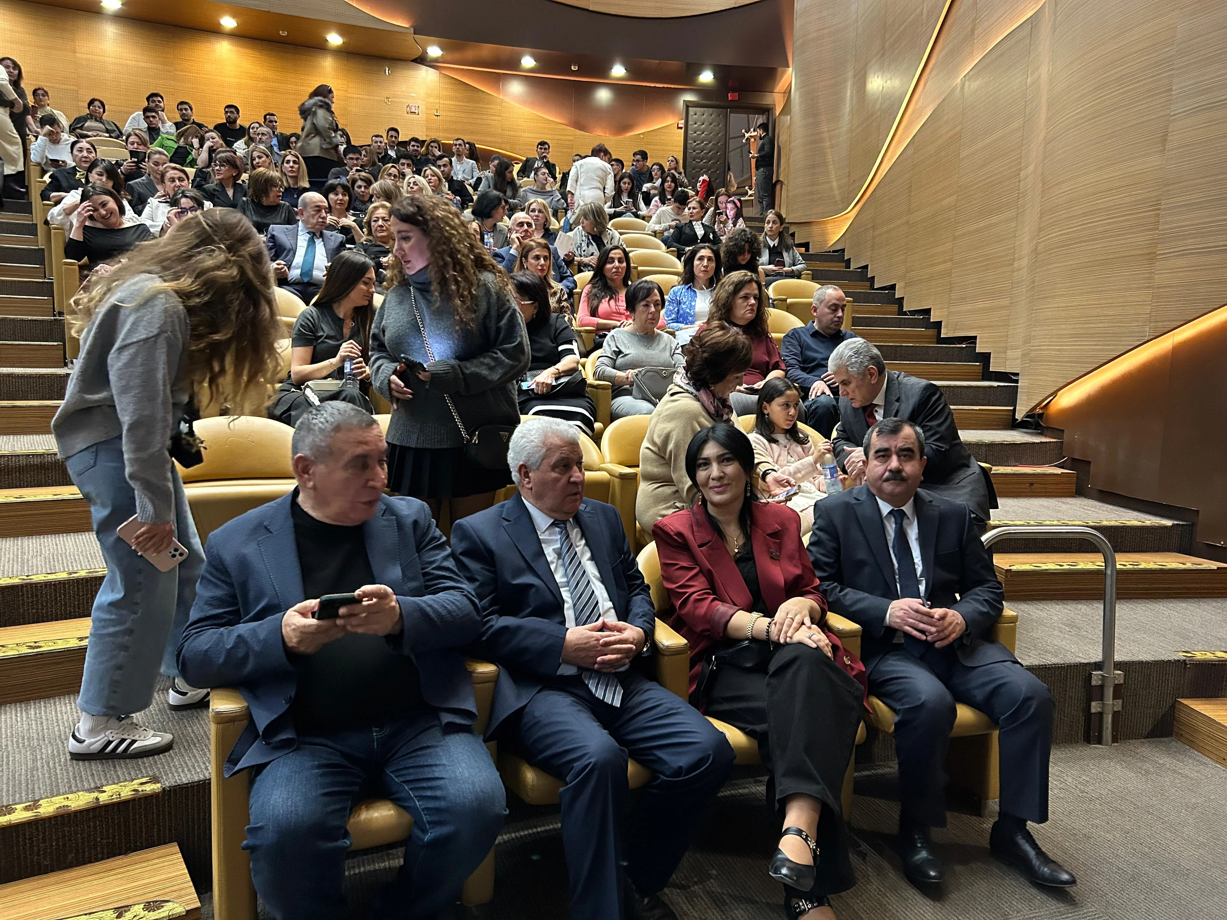 "Huma quşu" fondu  xeyriyyə gecəsi keçirdi - FOTOLAR