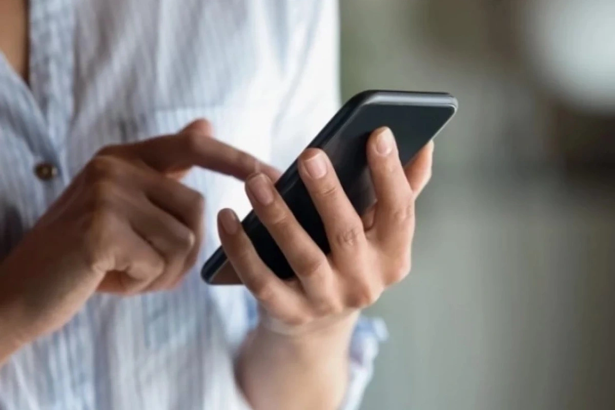 MKİ əməkdaşı: "Kəşfiyyat qurumları smartfon və notbuk kameralarından insanları izləyir"