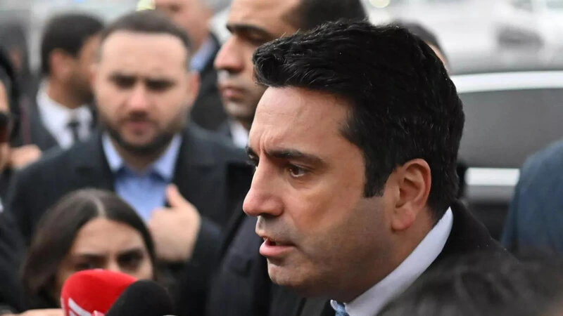 Paşinyan Simonyanı yola salır - Yerinə keçəcək şəxs açıqlandı