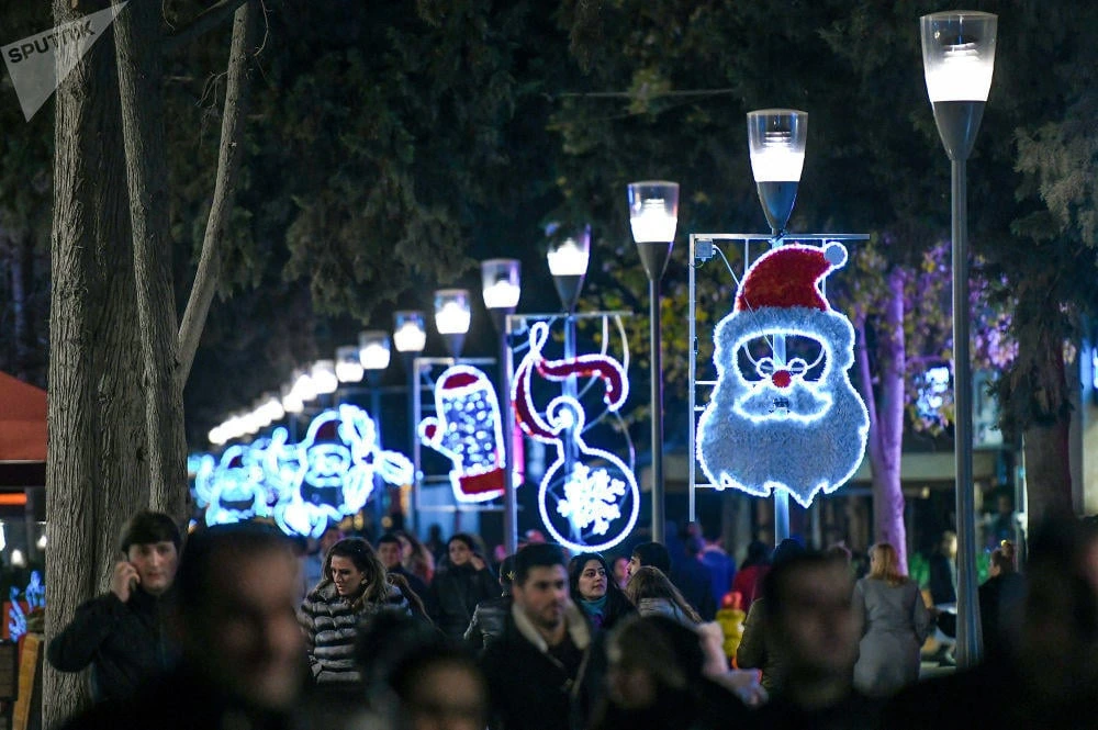 Yeni il işıqları quraşdırılır – amma təhlükəsizlik unudulursa...- EKOLOQ