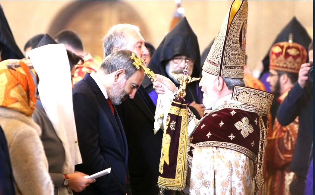 Paşinyan dövlətə nəzarət edir, amma…Kilsə hələ də güc mərkəzidir - ŞƏRH