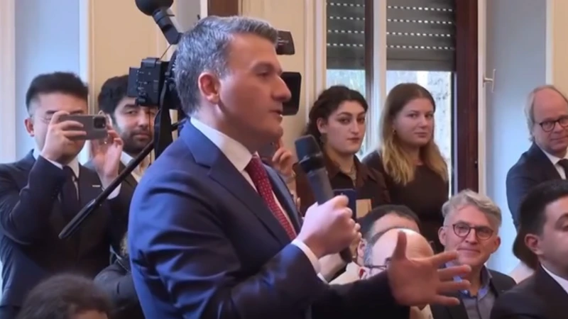 Azərbaycan səfiri Paşinyanla erməni dilində danışdı