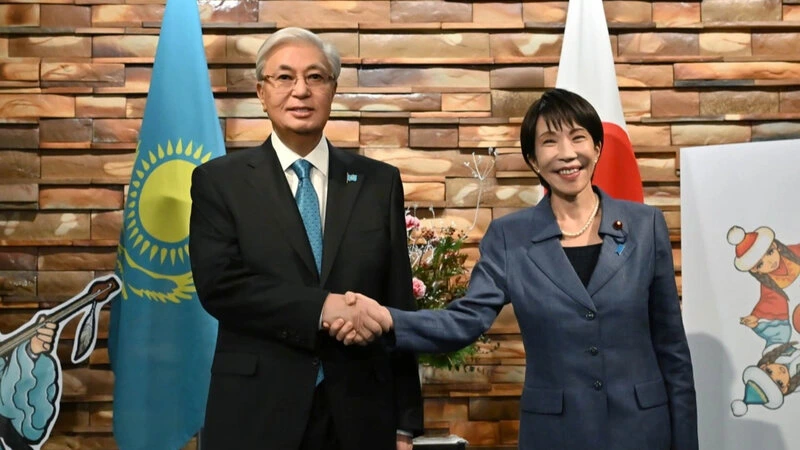 Qazaxıstan Prezidenti Sanae Takaiçi ilə görüşüb