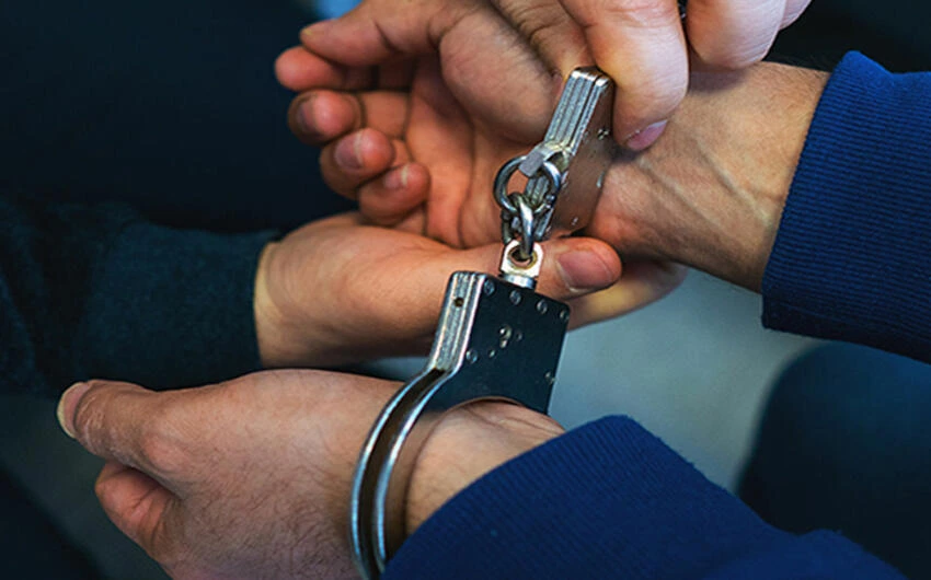 Bakıda evdən pul oğurladı, yerinə saxtasını qoydu