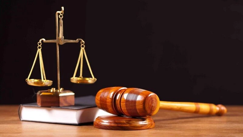 Pulunu tələb edən taksi sürücüsünü döyən şəxsə hökm oxunub