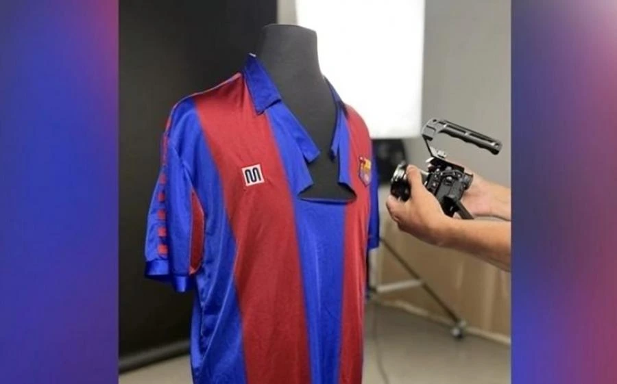 Maradonanın cırılmış forması rekord məbləğə satıldı