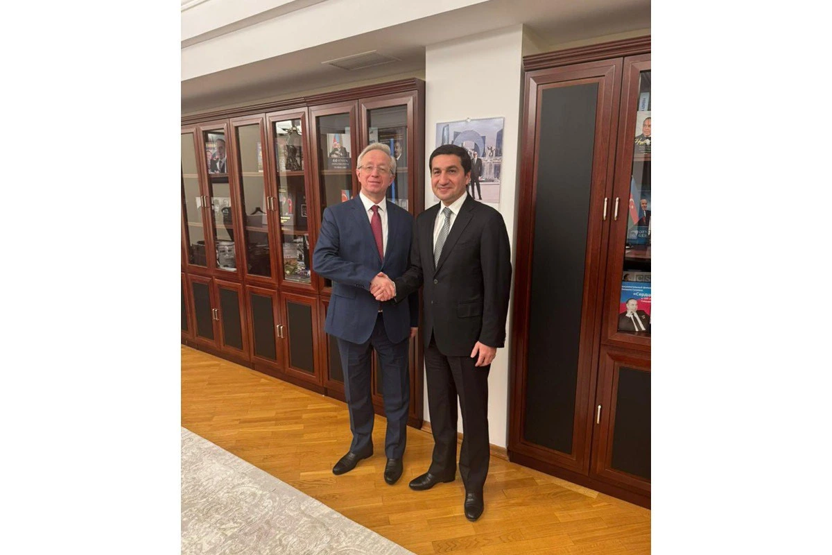Hikmət Hacıyev Qaluzinlə regional və beynəlxalq məsələləri müzakirə edib