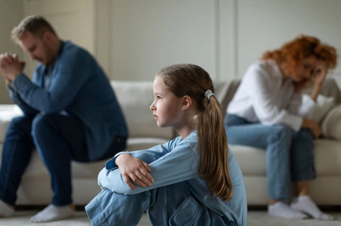 Valideynlər diqqət! Həddindən artıq qayğı asılılıq və narahatlıq yaradır