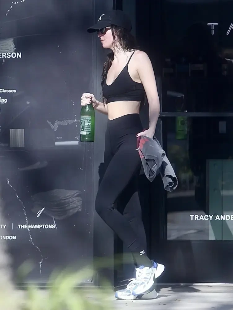 Dokota Conson fit görüntüsü ilə diqqət çəkdi