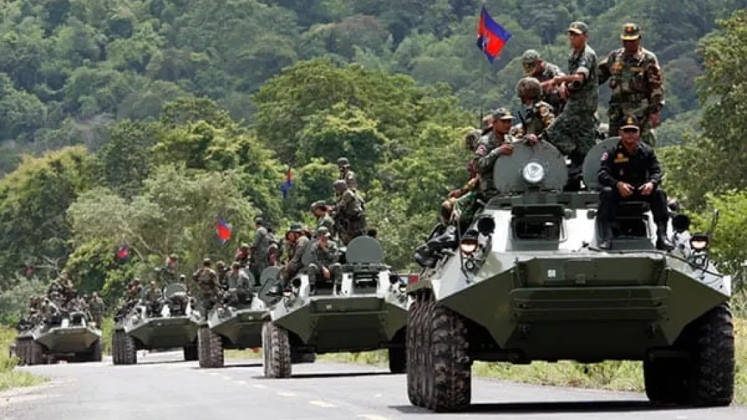 Tailand Kamboca ərazisinə zərbələri artırıb