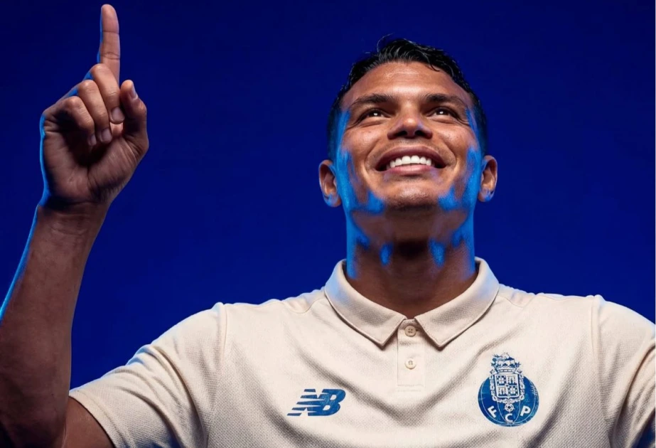 Məşhur futbolçu 41 yaşında transfer olundu