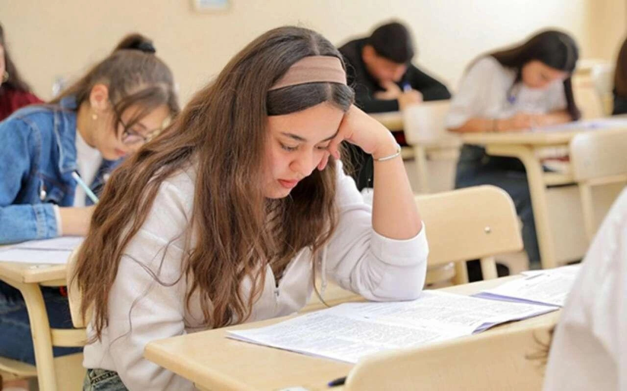 İmtahanlarda abituryentlərin üzərinə cihaz quraşdırmaq istəyənlər kimlər olub?