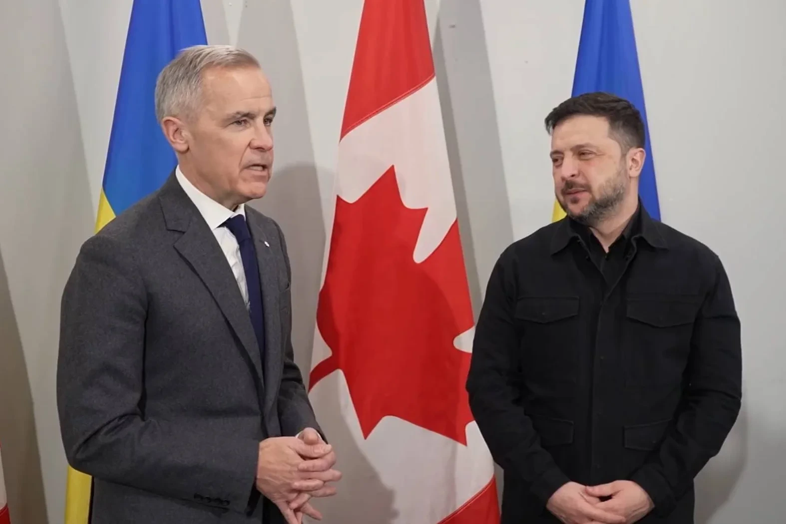 Zelenski səssizcə başı ilə razılıq verib