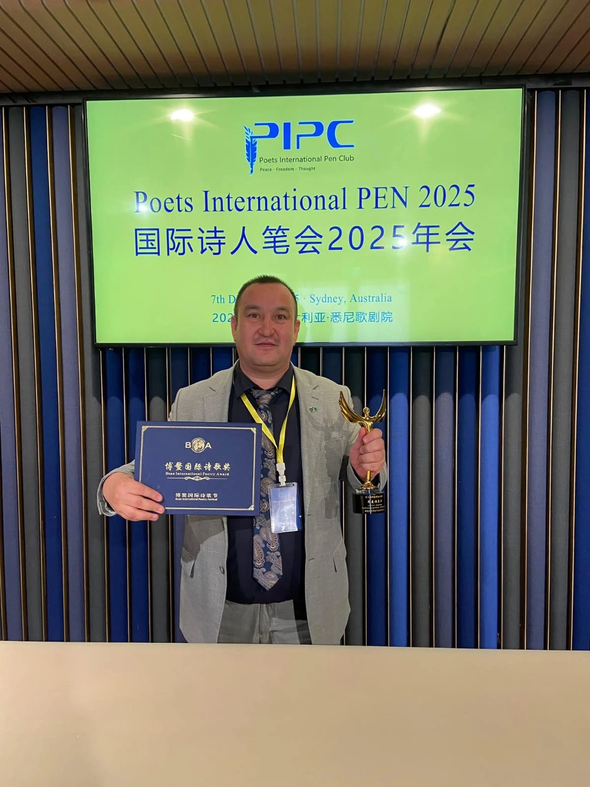 Sayat Kamşigerin “Qarabağ” poeması “İlin ən yaxşı kitabı” seçilib -FOTO