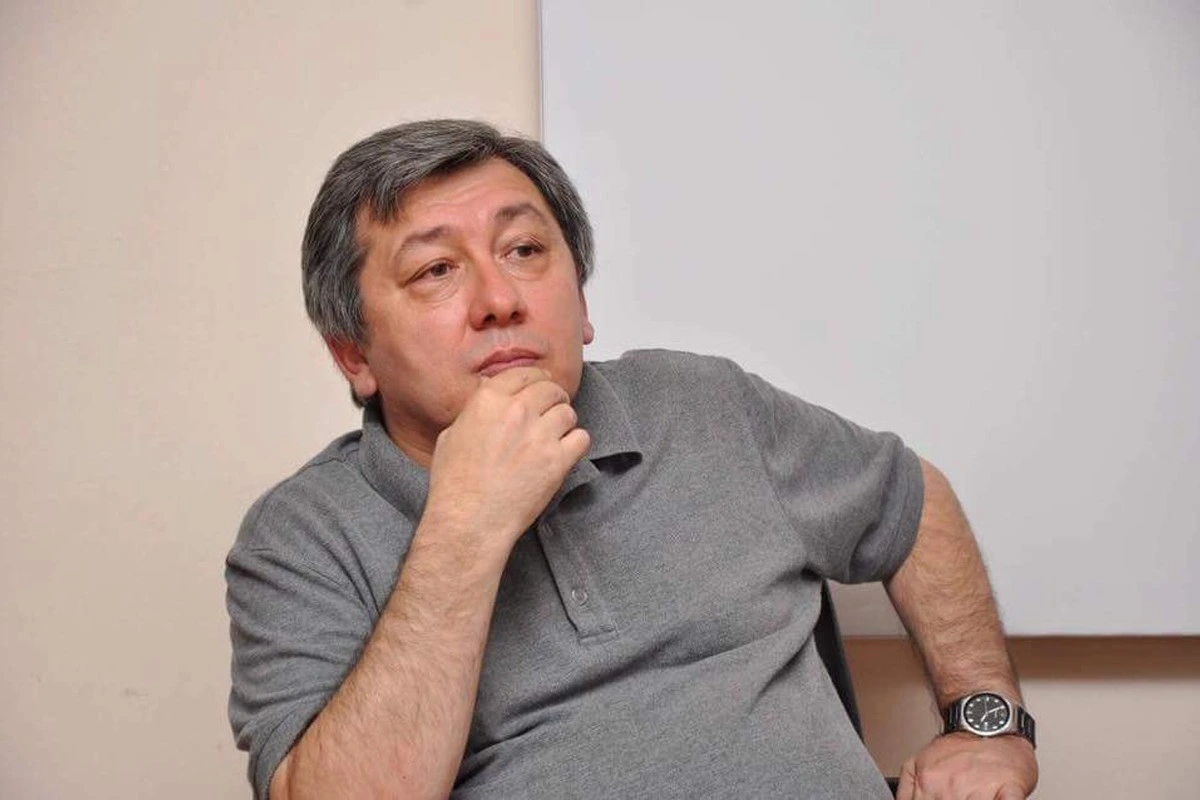 Dövlət əleyhinə çağırışlarda təqsirləndirilən Altay Göyüşovun məhkəməsi başlayıb