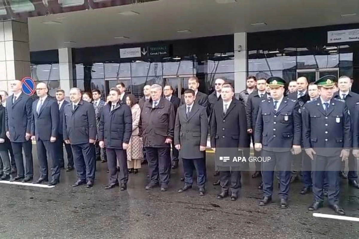 AZAL-ın təyyarə qəzası qurbanlarının xatirəsi bir dəqiqəlik sükutla yad edildi