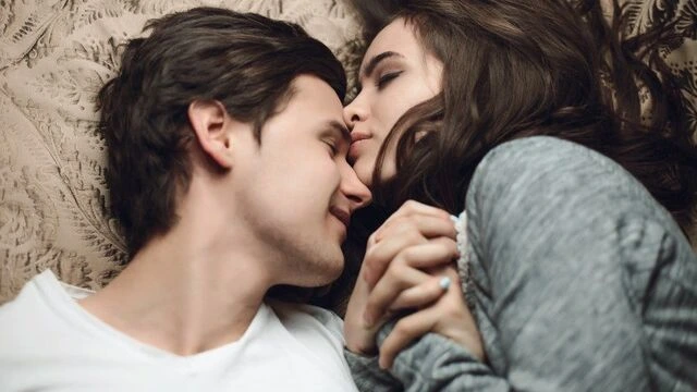 Eşqi təravətli saxlamaq üçün ayda cəmi beş saat kifayətdir