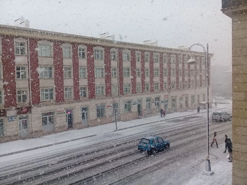 Naxçıvana qar yağdı