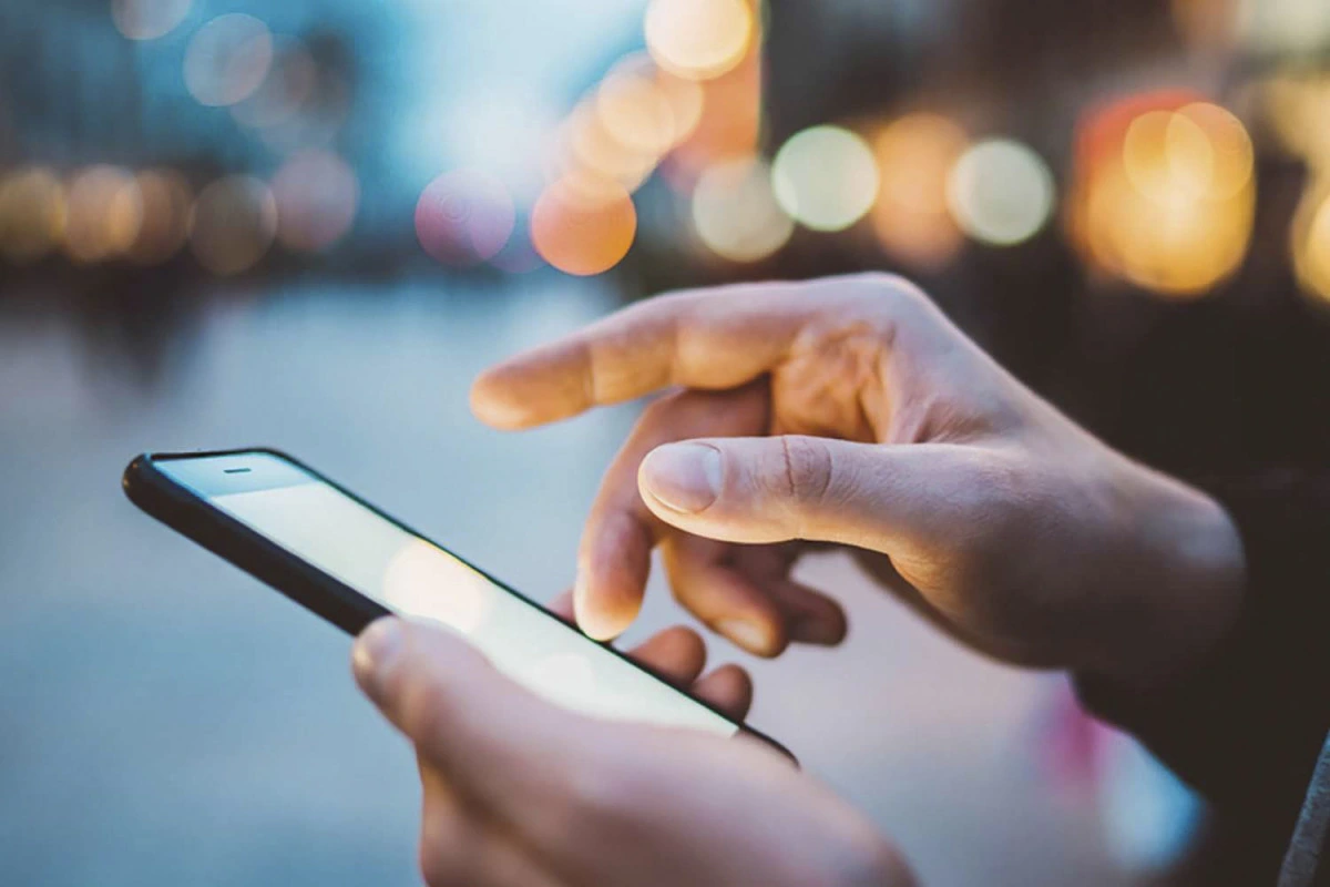 Gətirilən 1 ədəddən artıq mobil telefonların qeydiyyatı üçün 100 manat rüsum alınacaq