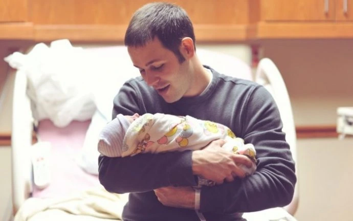 14 gün məzuniyyət uşaqdan daha çox qadına kömək, dəstəkdir -RƏY