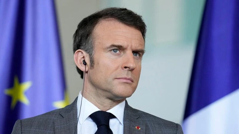 Makron 16 yaşadək uşaqlara sosial şəbəkələrə girişi qadağan etmək istəyir