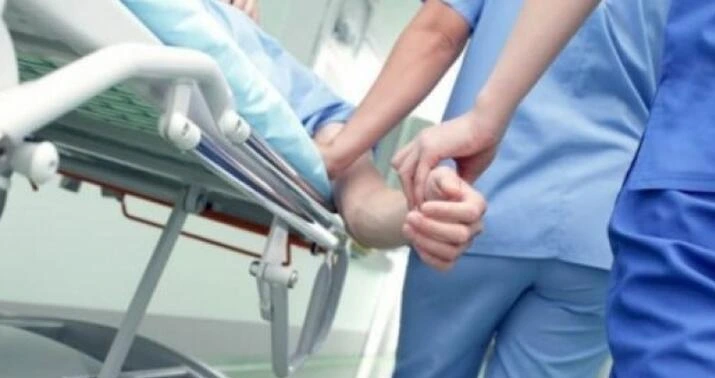 Gəncədə 22 yaşlı oğlan kəsici alətdən xəsarət aldı